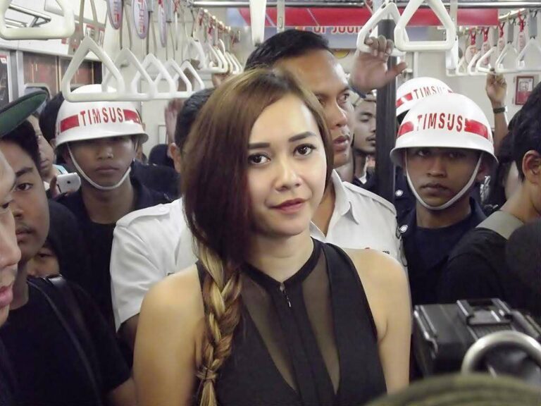 Aura Kasih di KRL
