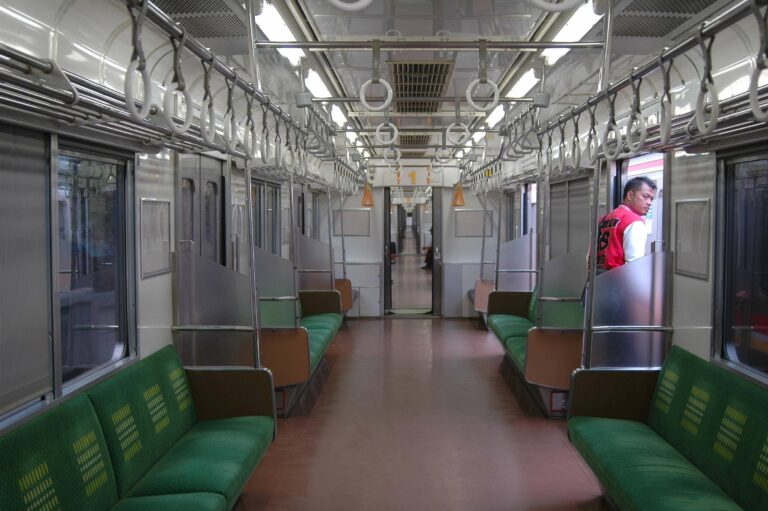 Interior rangkaian 205-132F (NaHa 11)
