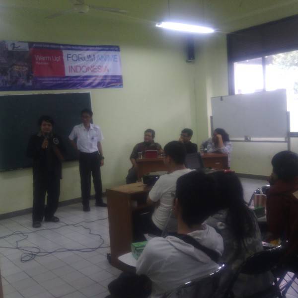 Diskusi di depan ruangan (karena keterbatasan mik)