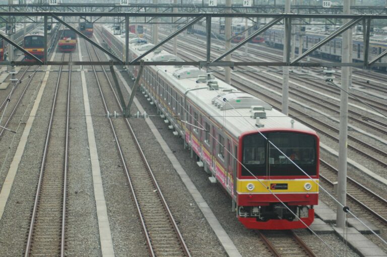 Rangkaian 205-128F (HaE 20), KLB percobaan tiba di Dipo KRL Depok