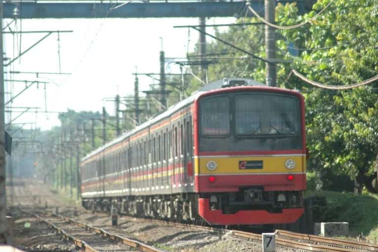 KRL seri 205 eks-jalur Saikyo, 205-128F (HaE 20) sebelum menjalani PA (30/4/15)