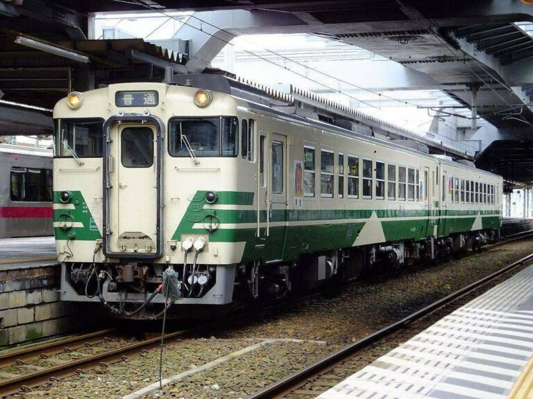 KRD KiHa seri 40 di Stasiun Akita