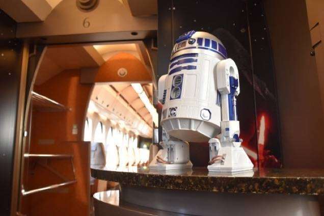 Miniatur Robot di dalam kereta | Foto Oleh: Cinematoday.jp