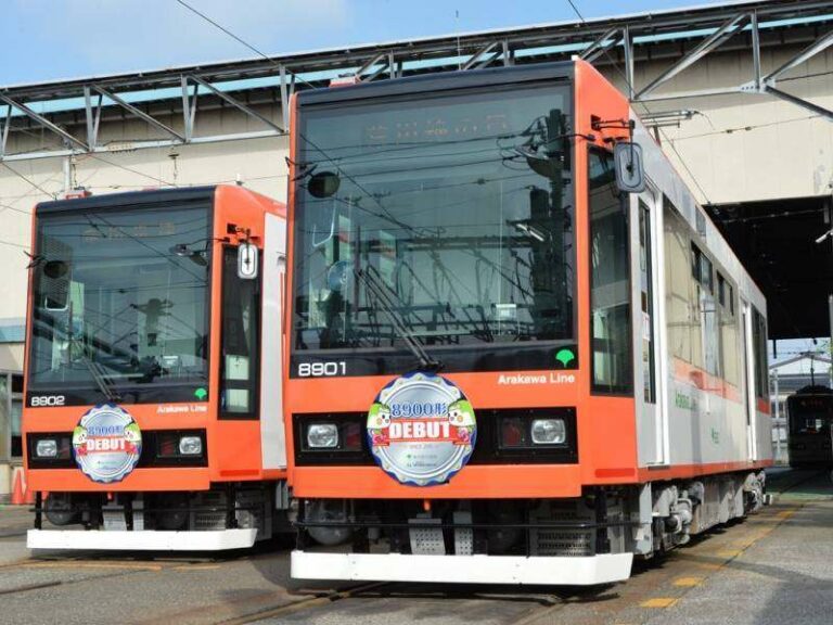 Tram seri 8900 | Foto Oleh: Akihiro Nakamura