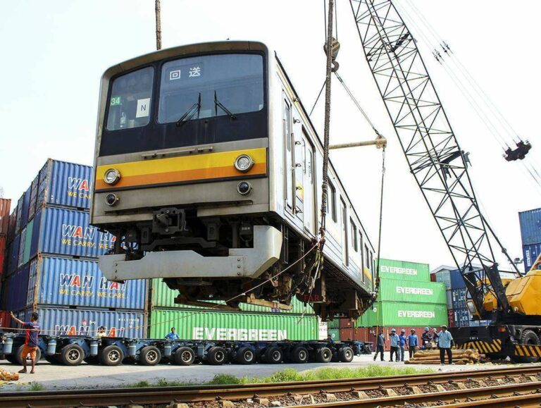 Terbang Sesaat | Foto: Farouq Adhari