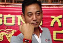 Meriahkan Imlek 2016, Barongsai Hibur Penumpang KRL