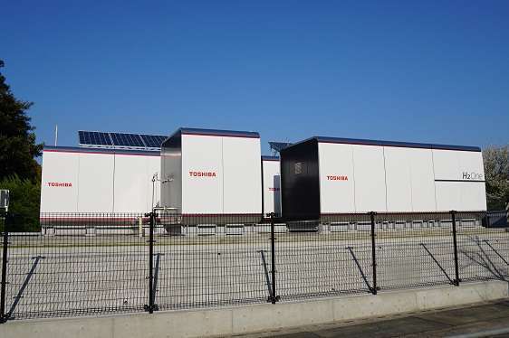Unit-unit dari UPS tenaga Hidrogen milik Toshiba | Foto: www.toshiba.co.jp