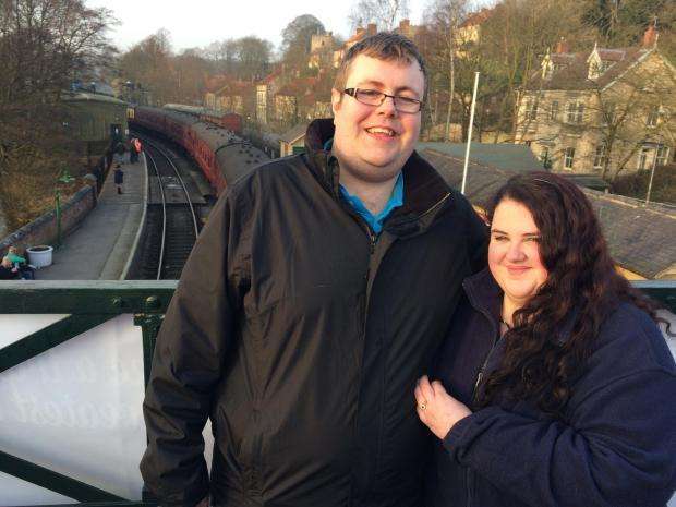 Chris Savory dan Laura Thurlow. Sumber http://www.thenorthernecho.co.uk/