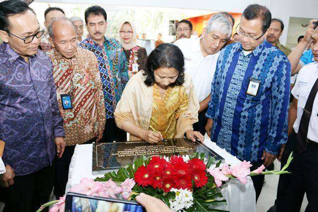 Menteri BUMN menandatangani prasasti Stasiun Maguwo sebagai Stasiun Intermoda | Sumber; Kereta Api Kita
