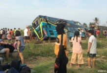 Bus Tingkat Dihajar Kereta