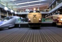 Tiga dari koleksi kereta legendaris yang ada di Museum KA Kyoto ini | Sumber: Panacealand (youtube.com)