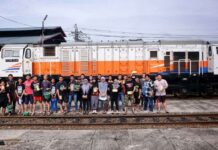 Tunjukkan Kecintaan, Railfans Cuci Lokomotif Bersama di Dipo Lokomotif Jatinegara