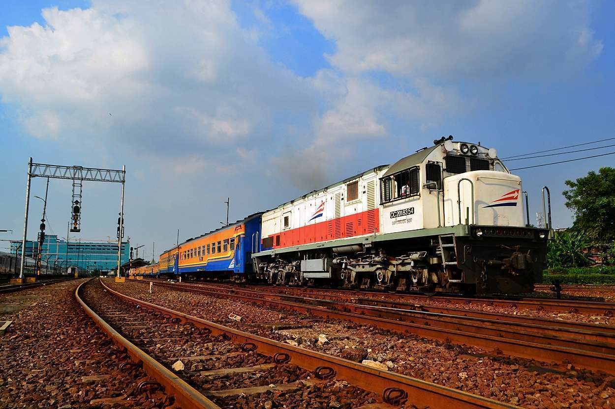 Lokomotif CC 201 135R saat berdinas ka Kertajaya dari stasiun Surabaya Pasar turi setelah kembali ke Jawa