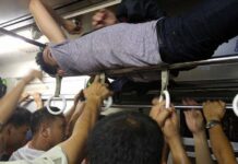 Berdesakan Saat Jam Sibuk