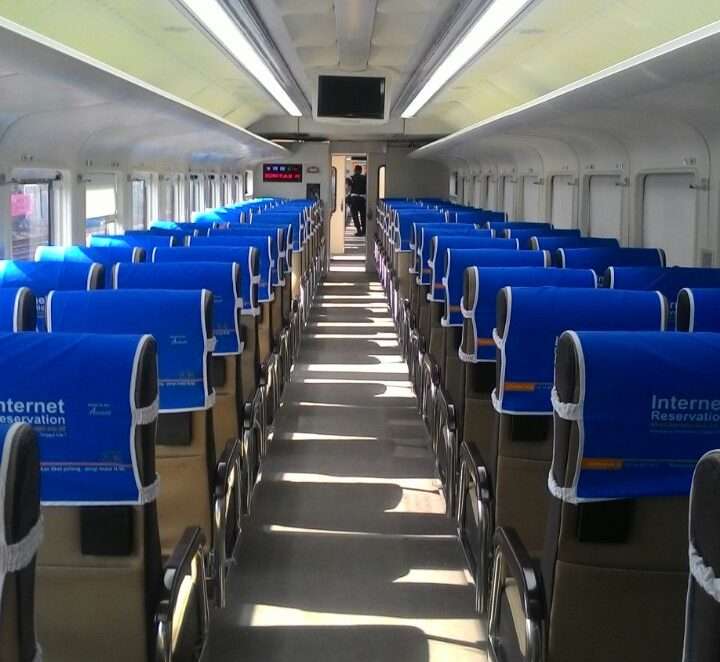 Interior dari kereta ekonomi terbaru buatan PT INKA Madiun 