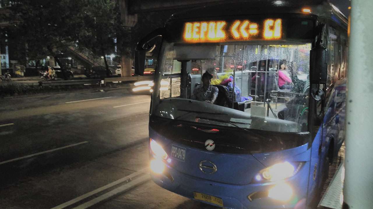 Transjabodetabek rute Depok - Cibubur - BNN, dioperasikan oleh Perum PPD.