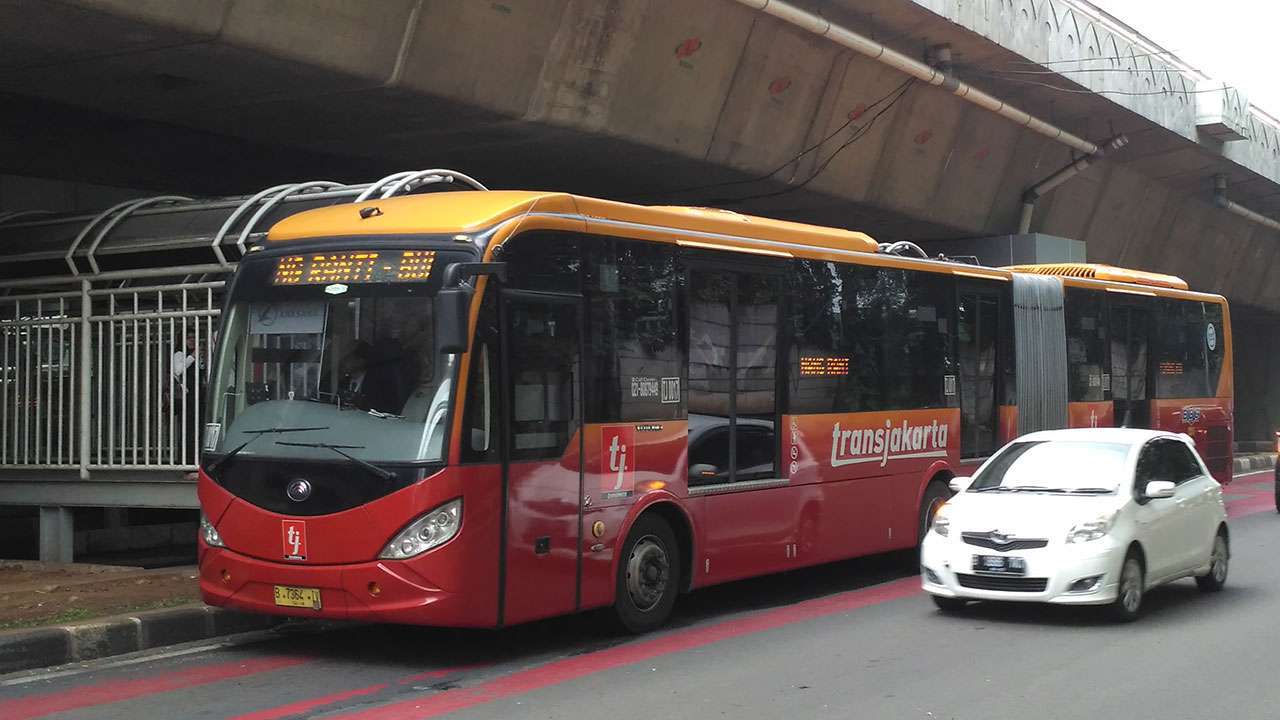 TJ 0017, Transjakarta Yutong koridor 9B (Pinang Ranti - Kota). (Kevin W)