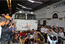 Pemotongan untaian bunga saat peresmian KA Ranggajati dari Cirebon. | Foto: Rio Prabowo