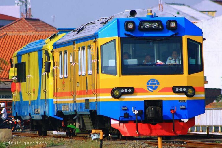 KAIS Semeru dan KUJR Ciremai yang digunakan rombongan Rusia dan Ditjen KA | Foto: Dzulfiqar Ade F.