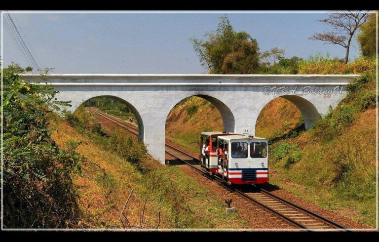 KLB lori dresin melintas di petak Sengon - Lawang, lintas Surabaya - Malang | Foto: Yonathan Kharisma