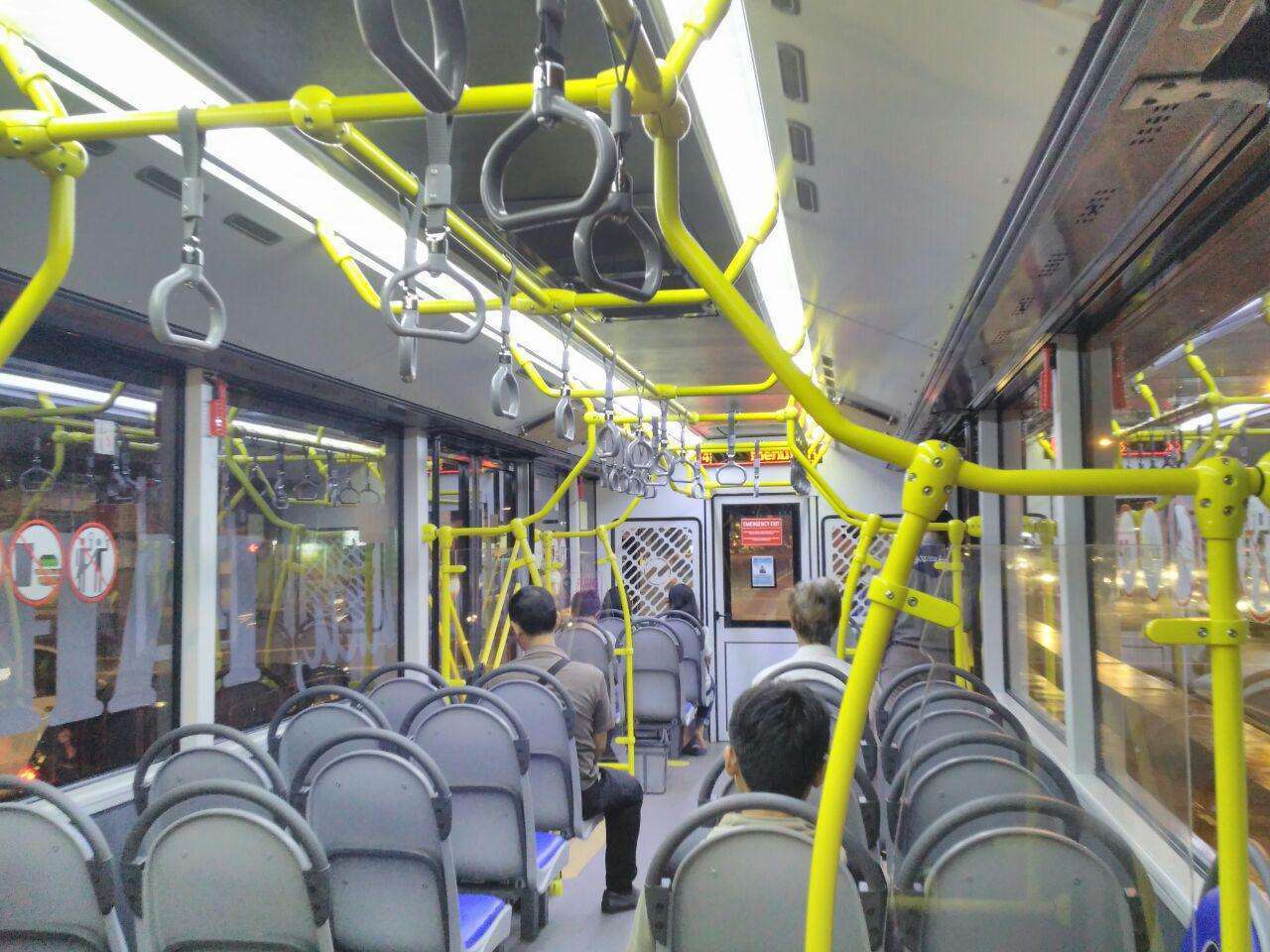 Suasana di dalam Angkutan Malam Reguler