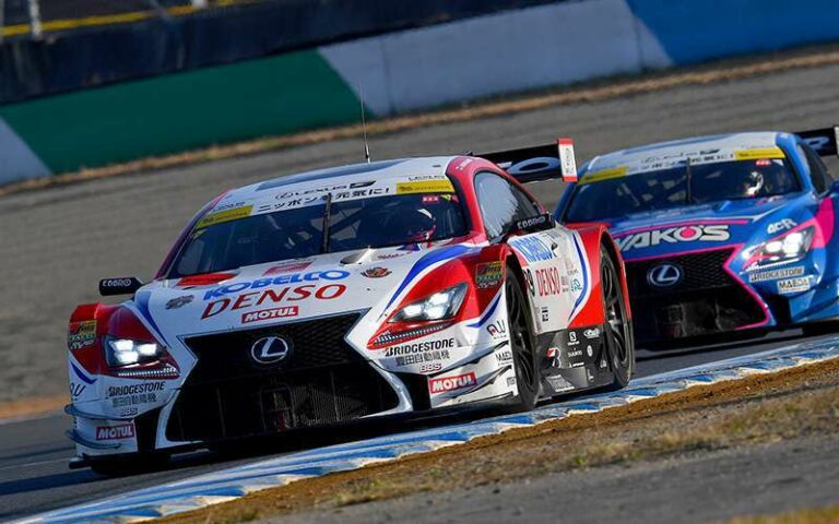 Mobil pemenang Super GT 2016 kelas GT500, Denso Kobelco Sard RC F #39 (sumber: supergt.net)