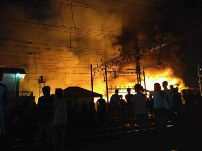 Pemukiman Dekat Stasiun Jakarta Kota Terbakar