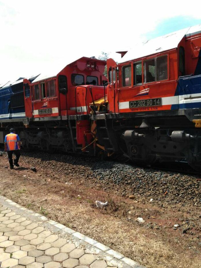 lokomotif KA angkutan batu bara