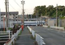 Apes, Mau Masuk Bengkel, Shinkansen Ini Malah Anjlok di Perlintasan