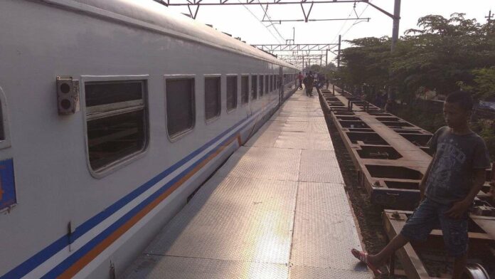 bancik-peron-stasiun-tambun-krl