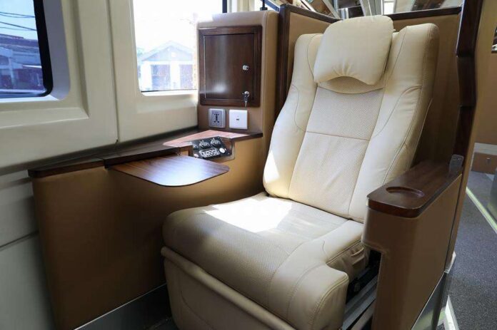 KA penumpang kelas luxury