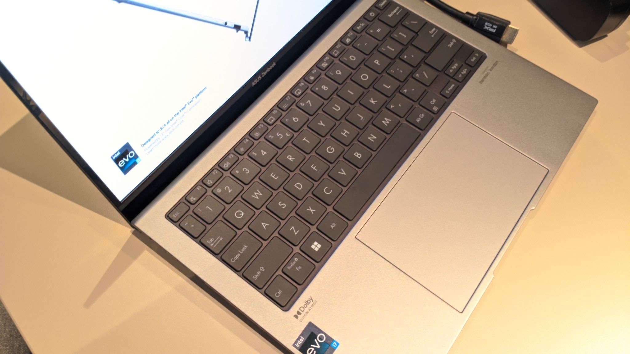 ASUS ZENBOOK S 13 OLED
