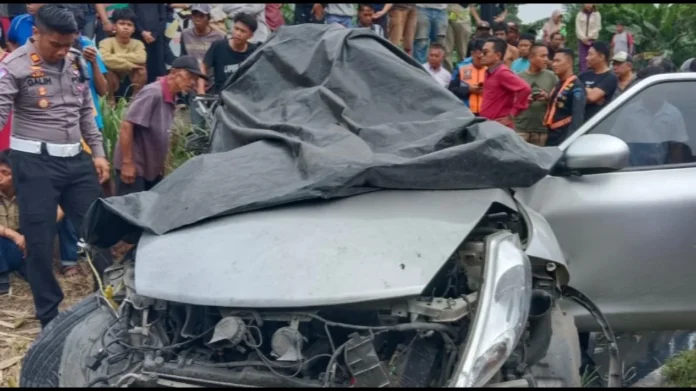 64b643f46ea4e-2-dokter-jadi-korban-tabrakan-kereta-api-vs-minibus-di-asahan-sumut_1265_711