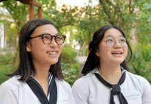 Sekolah di Tokyo Ini Siap Memasukkan Kacamata Sebagai Seragam Wajib