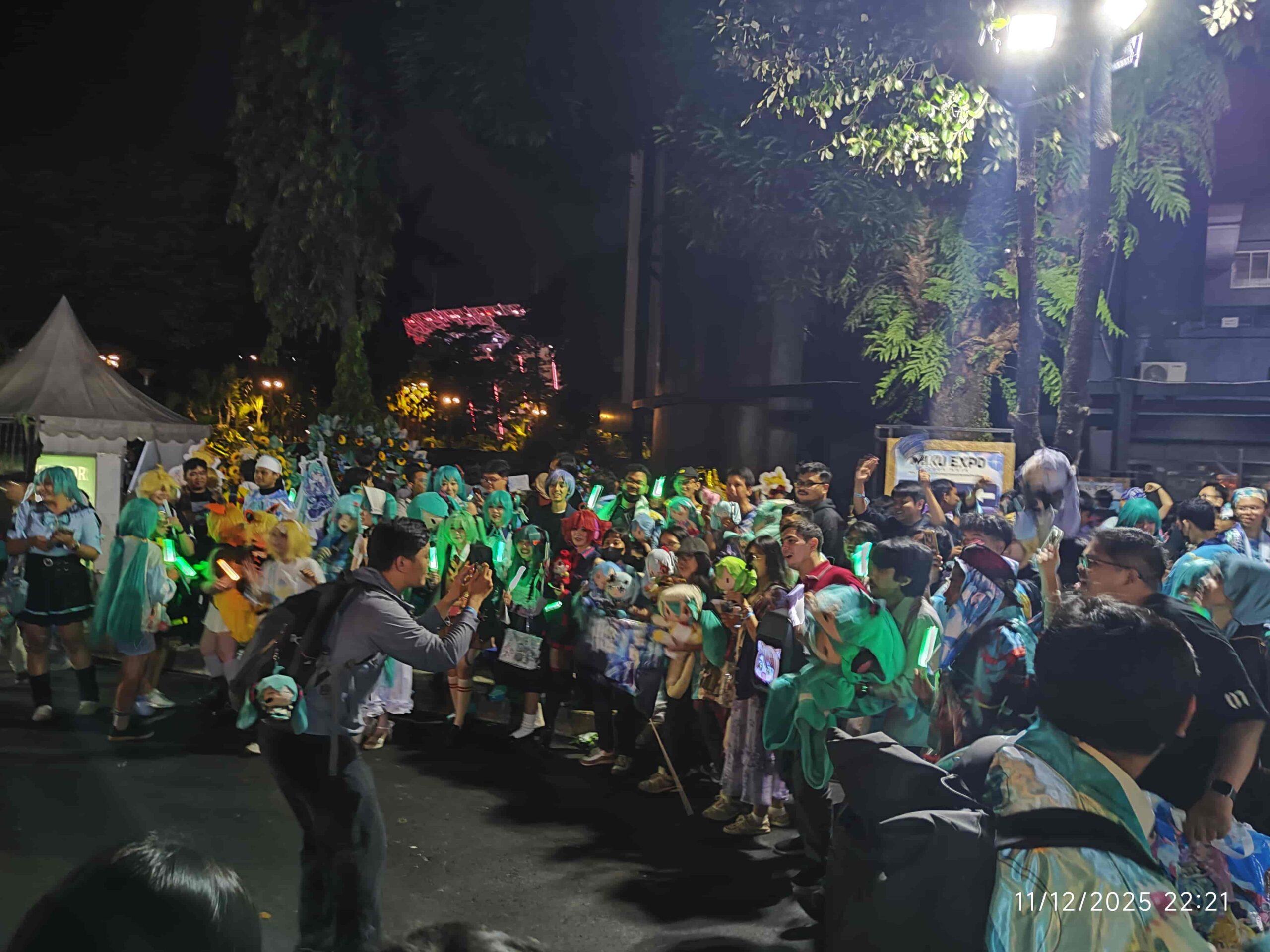 Foto Bersama para penggemar di Miku Expo 2025