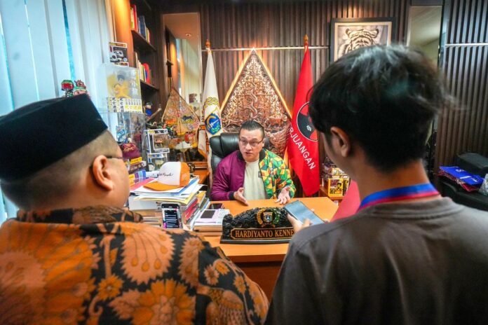 Batman sebagai karakter inspiratif dari bang Ken yang sangat relevan dengan prinsip hidupnya